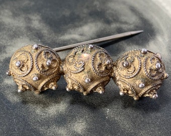 Edwardian trilogy brooch crafted in 1914 by the renowned Swedish designer Carl Gustav Hallberg
