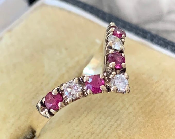 Ruby diamond 18ct gold ring. 1979 English hallmarks. Ring size M- M.5 (UK)