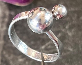 Begnt Hallberg Silver Sphere Ring. Sweden Circa 1975. Swedesign. Ring Size M.5