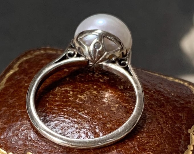 Edwardian 9ct White Gold Pearl Ring:  large 9mm pearl size G 1/2