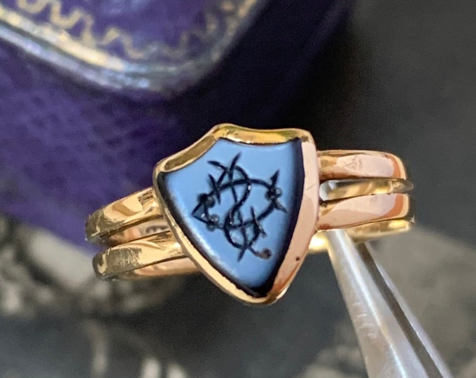 Antique 22ct Gold Intaglio Ring: Sardonyx Agate Sigil Motif