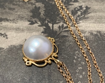 1982 Vintage Mabe Pearl Pendant: 18ct Gold, 9ct Gold Chain