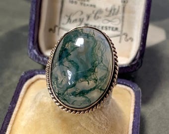 Moss Agate gold Ring: 9ct Yellow Gold, Birmingham 1971, Size 5.5 US