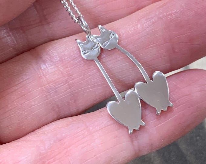 Nina Breddal Silver Twin Siamese Cat Pendant Vintage Kupittaan Kulta Finland circa 1970s with 47cm 925 silver curb chain