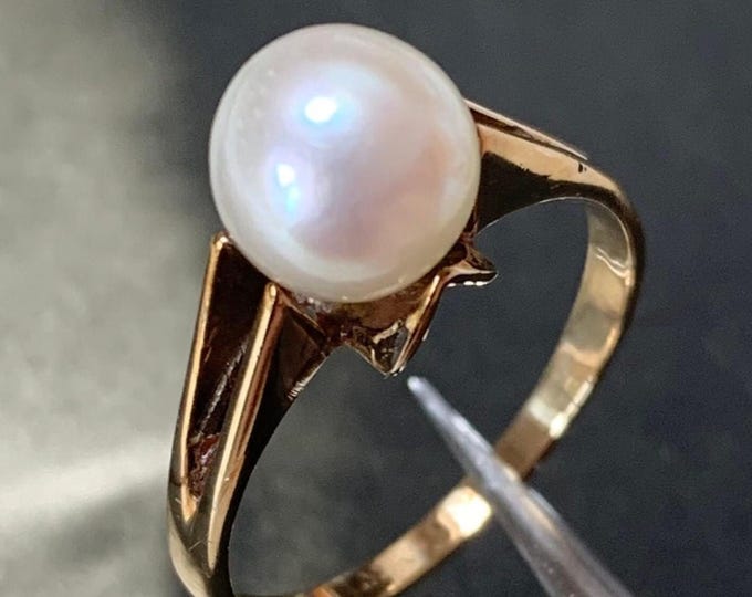 Vintage 8mm Pearl 14ct gold Ring. 3.5 grams gold ring with Japanese akoya pearl. Ring size  P (UK) or 7 1/2 (US)