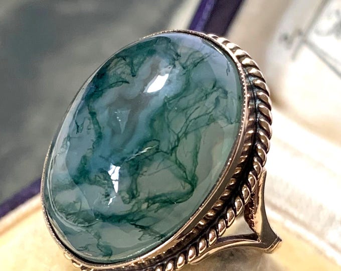 1971 Vintage moss agate ring. 9ct yellow gold Birmingham hallmarks. Ring size L (UK) size 5.5 (US). 7.3 grams weight