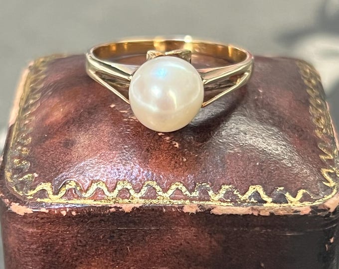 14ct Yellow Gold Akoya Pearl Ring – 8mm AAA Quality Pearl – UK Size P