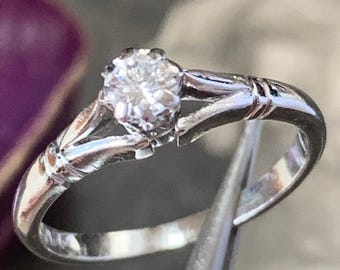 Platinum diamond ring. FL clarity 0.25ct diamond. 1978 Full vintage hallmarks. Made in England. 3.4 grams.Ring size J (UK) and US 4 5/8