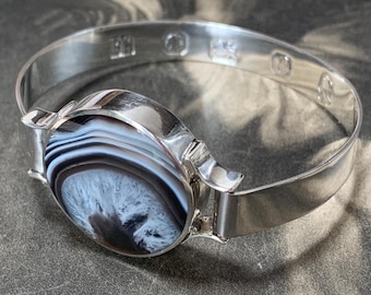 Ralph Weston Silver Banded Agate Bangle . 1977 Hallmark Sheffield, England.  Vintage modernist jewellery, 28.7 gram