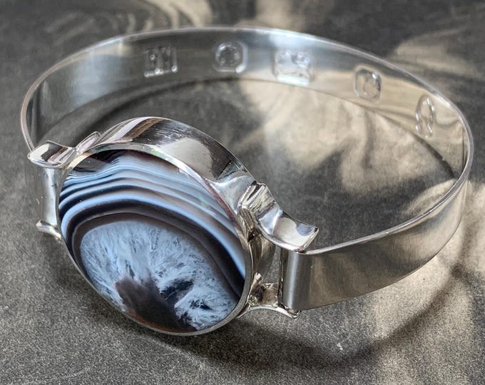 Ralph Weston Silver Banded Agate Bangle . 1977 Hallmark Sheffield, England.  Vintage modernist jewellery, 28.7 gram