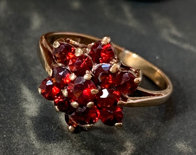 Ruby red gemstone gold ring 1976 Garnet 9ct gold ring with London Hallmarks. Ring size J.5 ring size 5 (US)