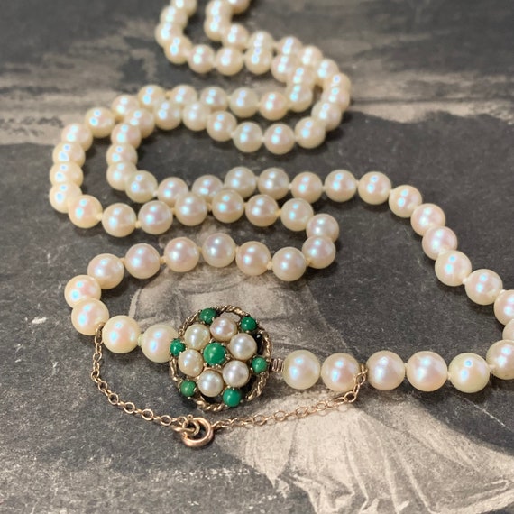 Mid century matinee pearl neckace with a beautifu… - image 1