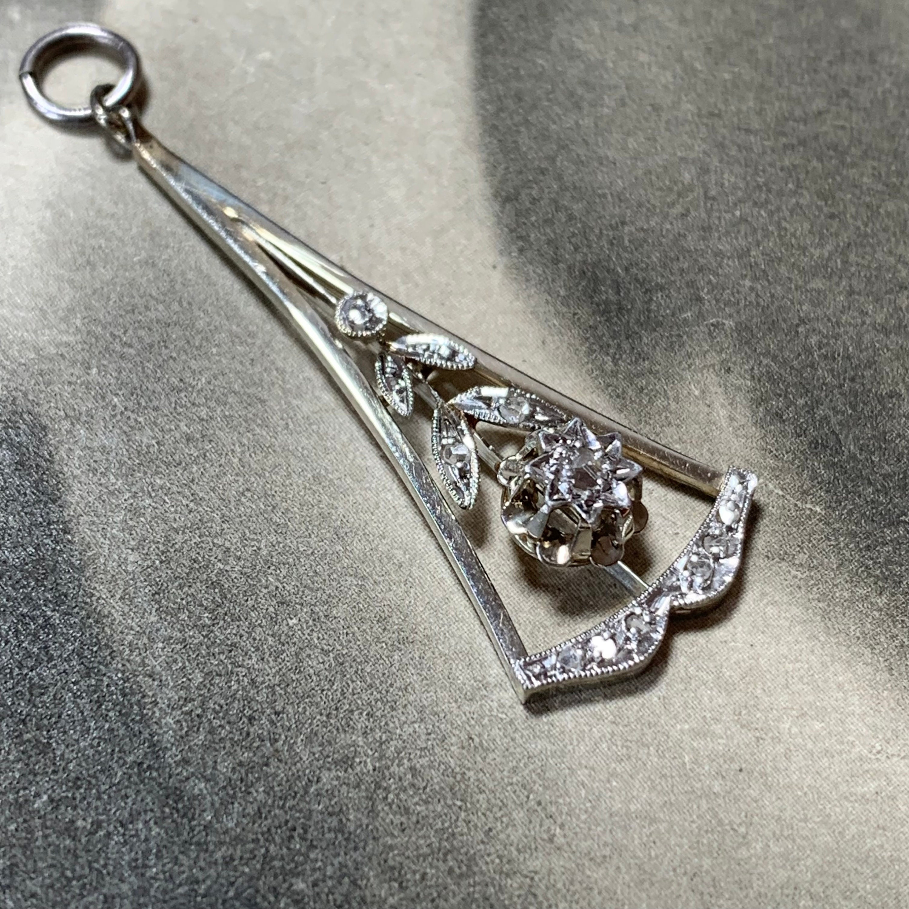 Antique Diamond & Platinum Pendant. Beautiful Old Mine Cut Diamonds in A Lovely Designed Edwardian Motif