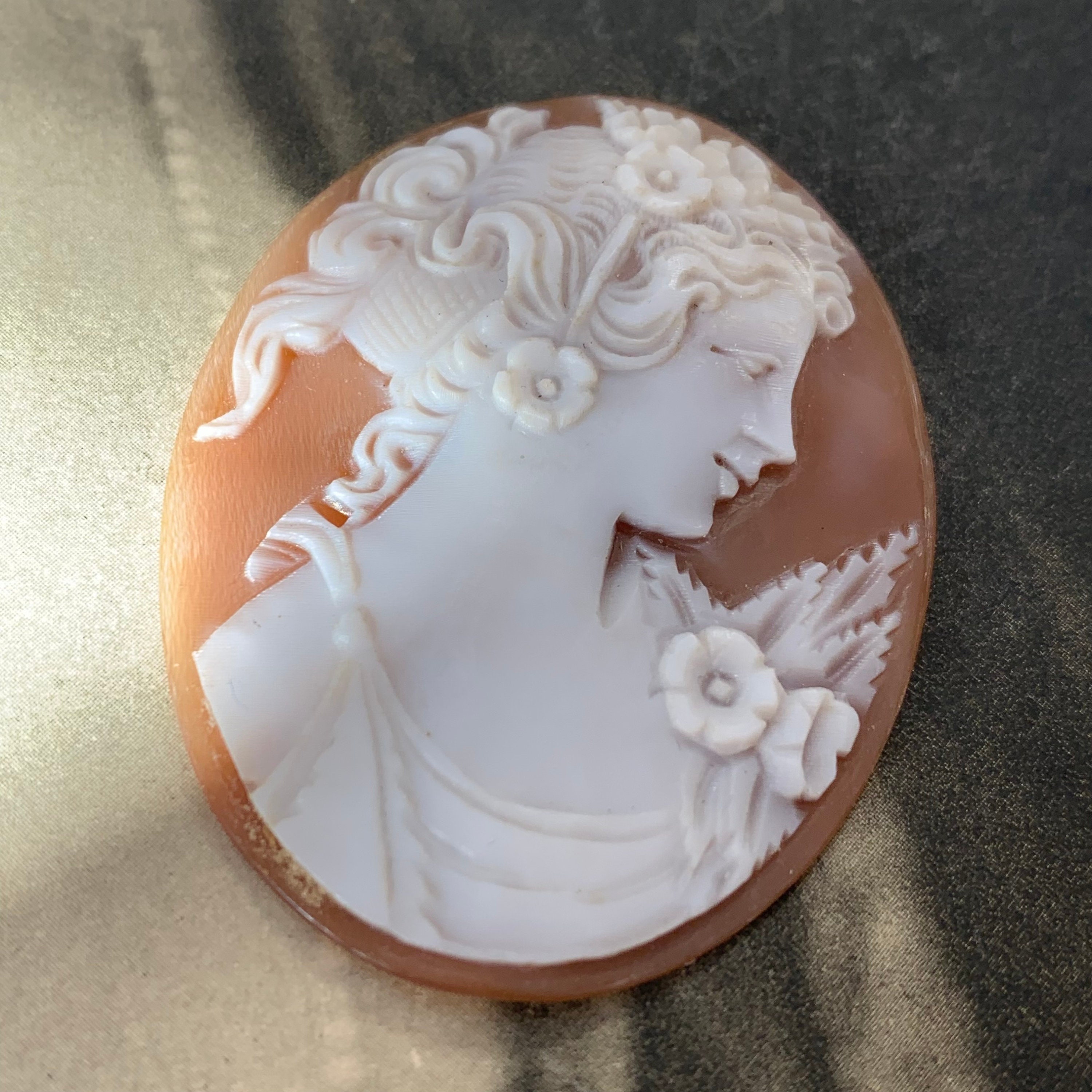 Antique Vintage Cameo Shell Featuring A Classical Greek Goddess To Be Set in Cabochon Pendant Necklace Or Brooch