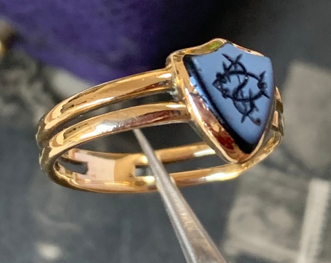 Intaglio ring Antique 22ct gold Sardonyx Agate with engraved sigil motif. Ring size K.5, size 5 3/8th US. 3 grams