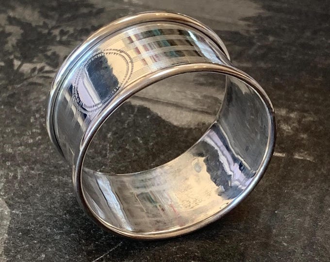 Art Deco Hallmarked solid Sterling Silver Napkin Ring | Decorative Wedding Tableware | Hallmarked dates 1918 -1919.