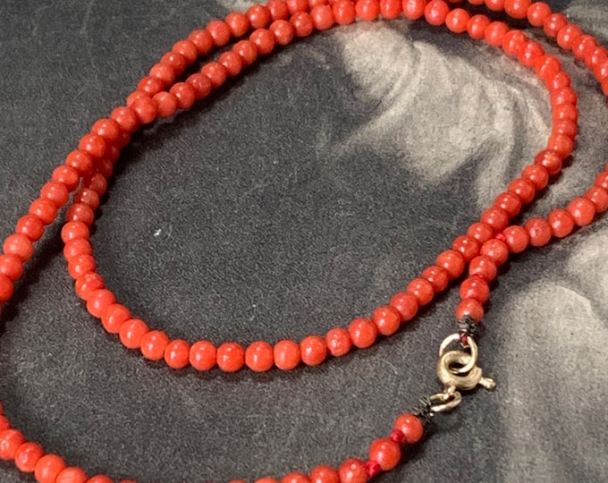 Antique natural red coral necklace. 18ct 750 gold clasp. Edwardian early 20th century Choker length 42cm necklace