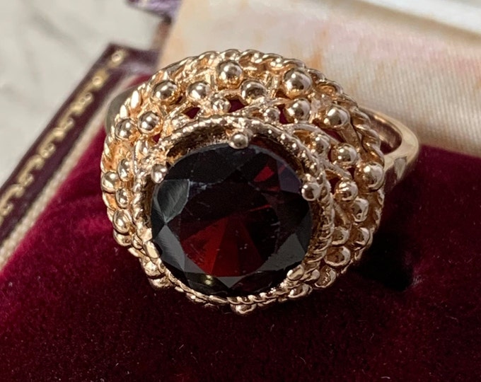 1972 Garnet ring 9ct yellow gold Ring size Q size 8 (US) 5.5 grams  Birmingham Hallmark