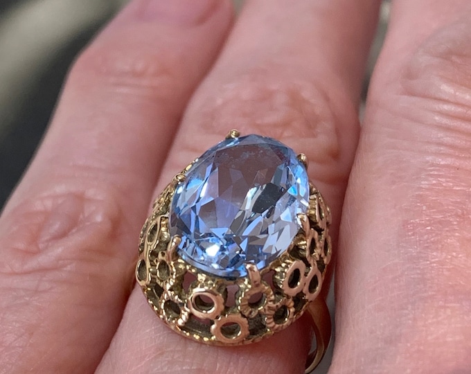 Blue Spinel Gold Ring: 9ct gold ring Vintage 1960s gemstone 4.4 grams ring size L, size 5.5 US
