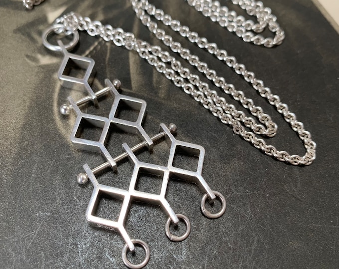 Jorma Laine silver pendant 1974 with silver chain. 21 grams and 64cm long Stamped Ruutu for Kultateollisuus Ky, Finland