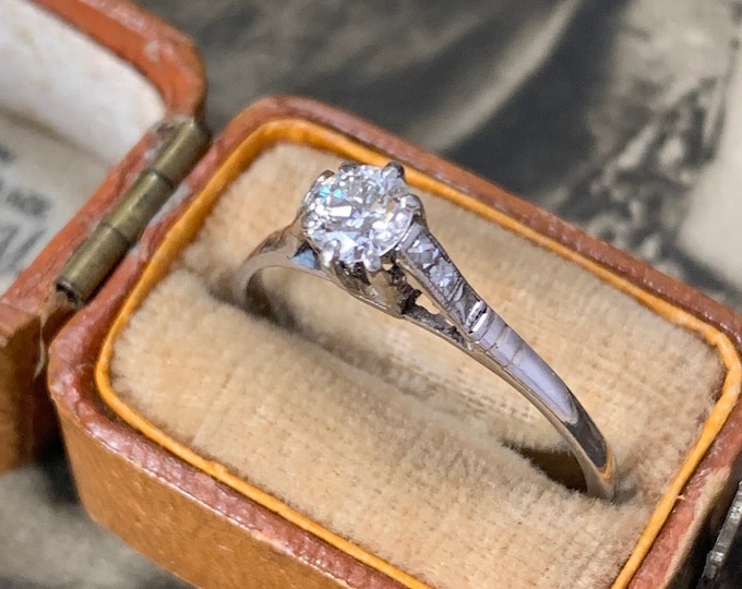 Art Deco Platinum Diamond Ring: 0.33 Carat, VVS1 Clarity (Size Q/US 8)