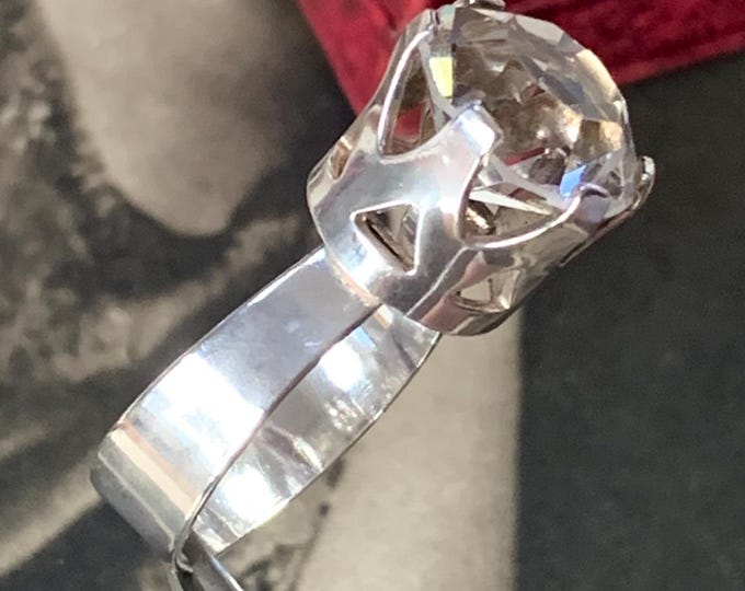 1981 Modernist Crystal Ring by Hedberg Guld & Silver AB. Ring Size M or 6 US. 3.8 grams. Beautiful Scandinavian design