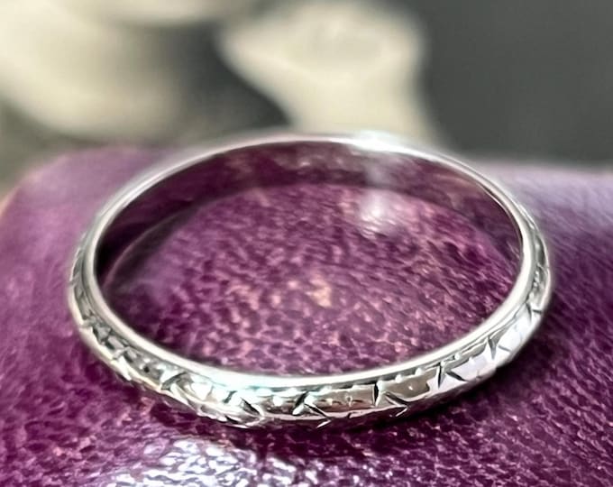 Platinum Wedding Ring  Size O.  1930s Bridal Band. Chased Engraved Ring. Size 7 US
