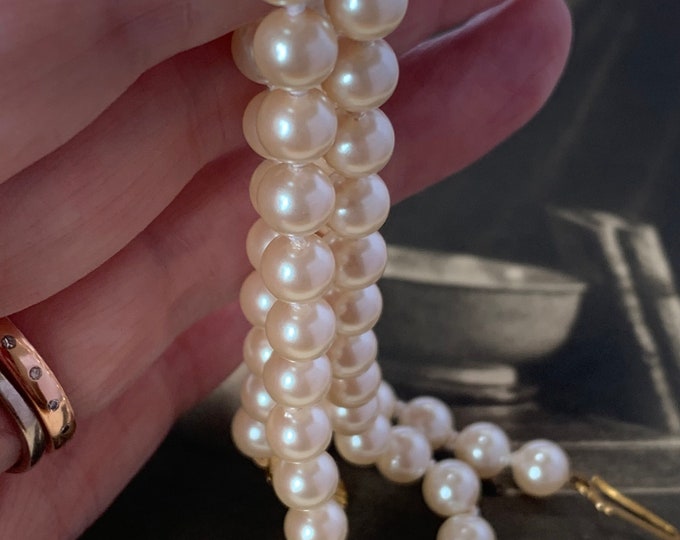 Faux Pearl necklace 9ct gold clasp. Vintage 18 inch princess length south sea shell pearl beads strand