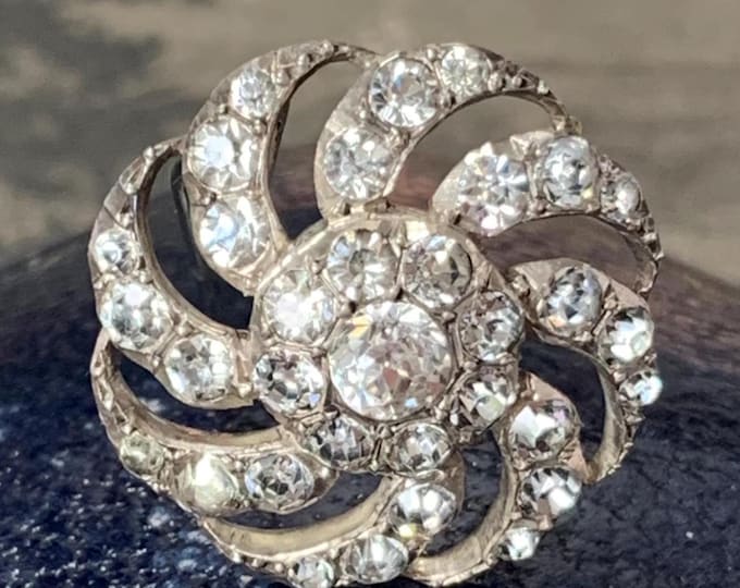 Edwardian silver celestial Brooch. Paste diamond gemstones in a closed back setting. Beautiful Sun brooch, dress pin or pendant.  6 grams