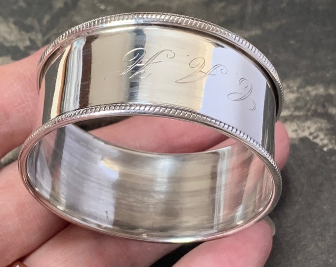Art Deco silver napkin ring antique circa 1930s 24.5 grams. Lovely tableware for a dinner party