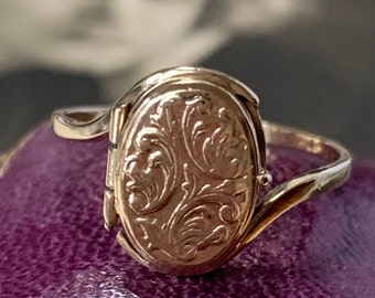 Gold locket ring. Chased engraved keepsake ring In 9ct yellow gold. Made in England in 1970s