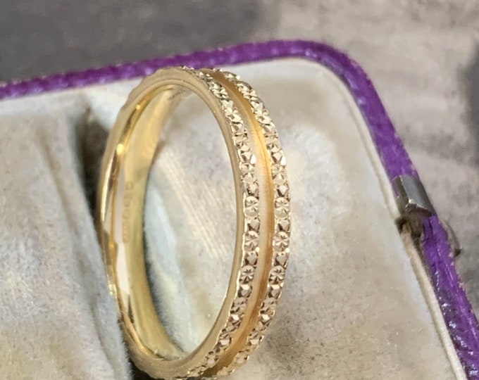 18ct gold ring. Full English hallmarks. Stacking wedding band with unique design. Ring size K
