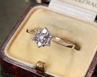 0.25ct Diamond ring 9ct gold | Size N size 6.5 US | Vintage Diamond daisy ring | Full UK hallmarks