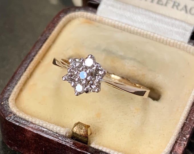 0.25ct Diamond ring 9ct gold | Size N size 6.5 US | Vintage Diamond daisy ring | Full UK hallmarks