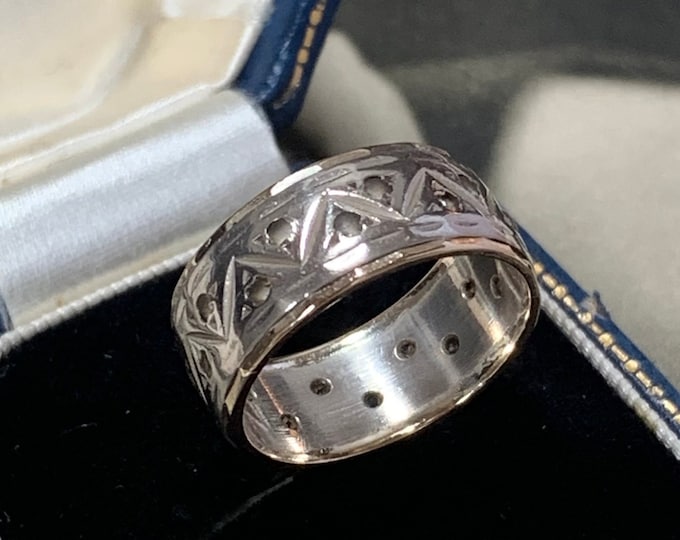 7mm 9ct gold and silver ring set with White spinel gemstones. Ring size J size 4.5 US. 3.5 grams