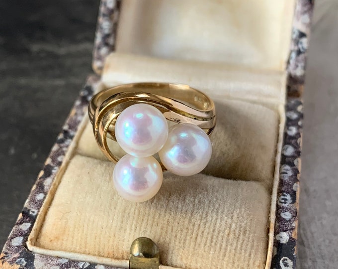 Vintage Mikimoto Akoya Pearl 14K Gold Trilogy Ring - Size 5 7/8