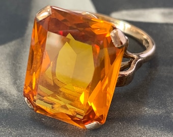 21 carat Sapphire Ring: 9ct Yellow Gold, 1959 London Hallmark