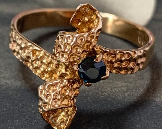 Sapphire 9ct gold ring | Ring size Q.5 size 8 (US) | 1971 Vintage English Hallmark | English Modernist Design