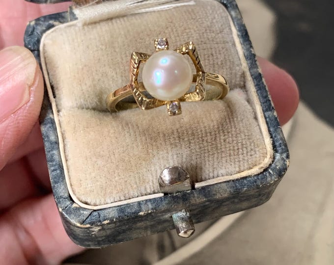 18ct Gold Diamond and Akoya Pearl Ring cica 1950s vintage cocktail ring size L 1/2 UK