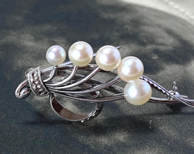 6mm Mikimoto akoya pearl Silver brooch. 4mm-6mm Japanese white pearls Solid silver floral ribbon spray design  vintage mid century piece