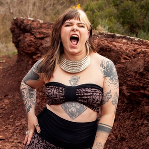 Top tubo reversible, bandeau con estampado abstracto, bustier con nudo, BOOBZ KALAM Choco de BLACKBOHEM