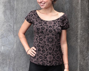 Tshirt femme ample avec découpe dans le dos en jersey imprimé mandala dentelle, MOJO cosmic Choco by BLACKBOHEM