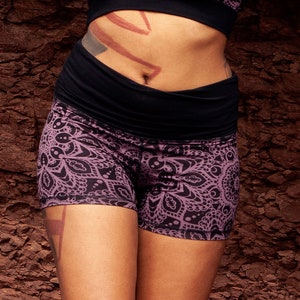 Mallow mini short with black mandala lace print and wide foldable belt, BOOTY COSMIC Parma by BLACKBOHEM