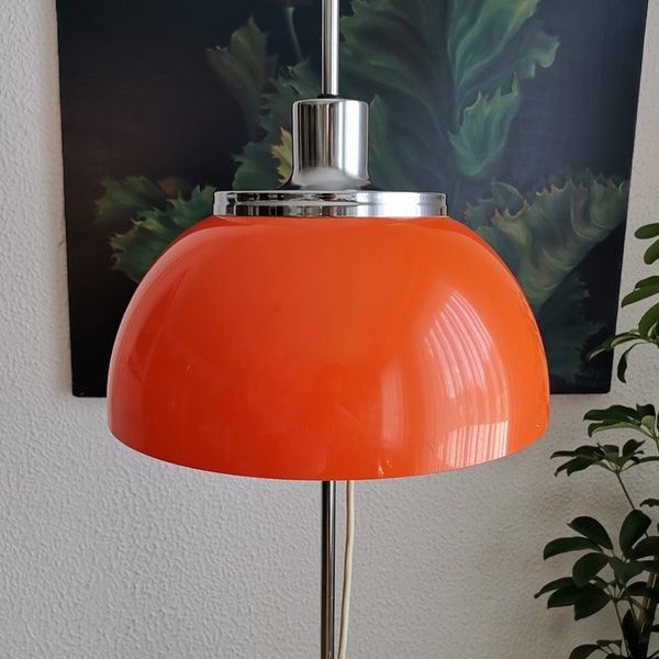 Harvey Guzzini Orange Faro Lampadaire / Space Age Decor / 70s Yougoslavie / Lumière moderne du milieu du siècle