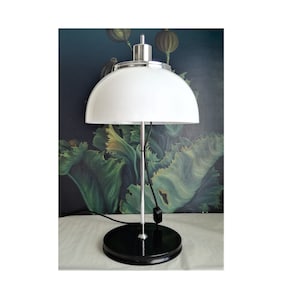 Harvey Guzzini White Faro Table Lamp / 70s Space Age Design / Mid-century Modern light