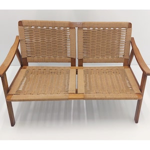 Banco vintage estilo Hans Wegner con asiento de cuerda tejida / banco de mediados de siglo con reposabrazos / década de 1960 y década de 1970, moderno de mediados de siglo