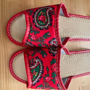 Women&#39;s slippers, flip-flops, sandals in leather and fabric, size 39 from Europe