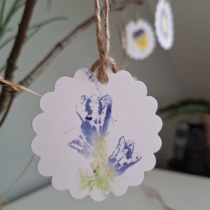 Geschenkanhänger aus echten Pflanzen gedruckt jeder Anhänger ein absolutes Unikat Blumenanhänger für besondere Anlässe für Blumenfreunde