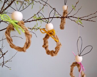 Frei von Hand geformter Hase aus Juteseil Rohholzperle und Drahtohren  als Osteranhänger Geschenkanhänger Osterstrauß Osterdekoration