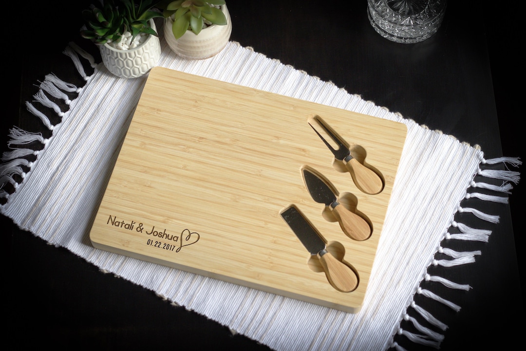 Tabla De Cortar Personalizada En Madera De Bambú Natural - Encimera Sostenible Para Carne, Jamón, Pan Y Quesos | Regalo Perfecto Para Parejas, Novia, Padres Y Familia - 28x20 Cm, 33x23 Cm, 38x26 Cm